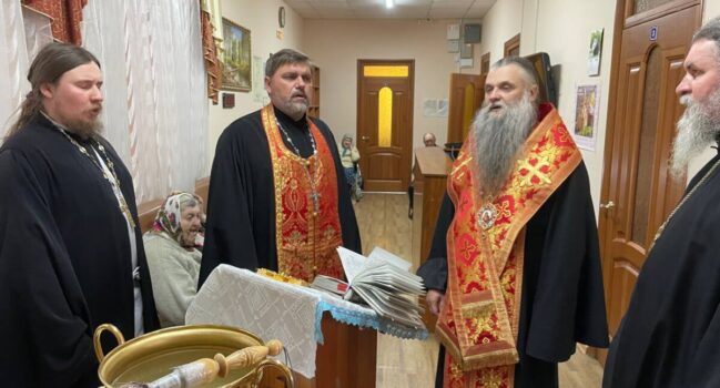 Правящий архиерей Валуйской епархии с архипастырским визитом посетил Иловский дом-интернат для престарелых и инвалидов