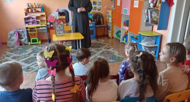 Настоятель храма Вознесения Господня села Щербаково посетил местный детский сад