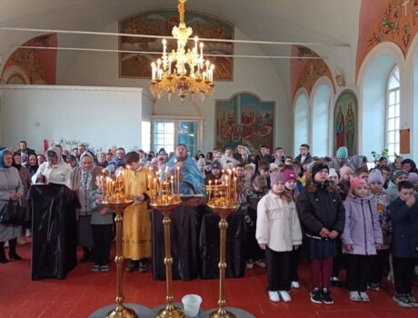 В Покровском храме села Иловка прошел ученический молебен в праздник Благовещения Пресвятой Богородицы
