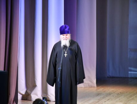 Благочинный Алексеевского церковного округа посетил праздничный концерт посвященный Дню Прохоровской битвы